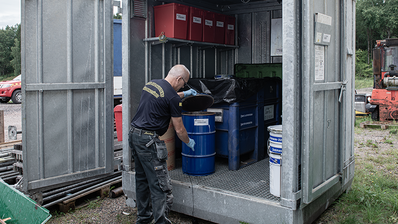 Säkerhetsskåp för farligt avfall - PreZero hanterar allt pappersarbete